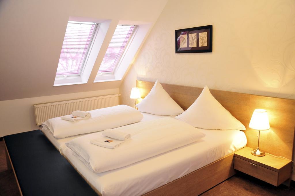 Bernstein Acamed Resort Nienburg  Rom bilde